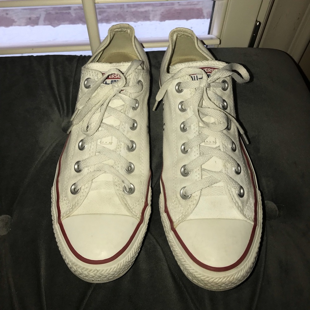 White low top converse!!!⭐️
